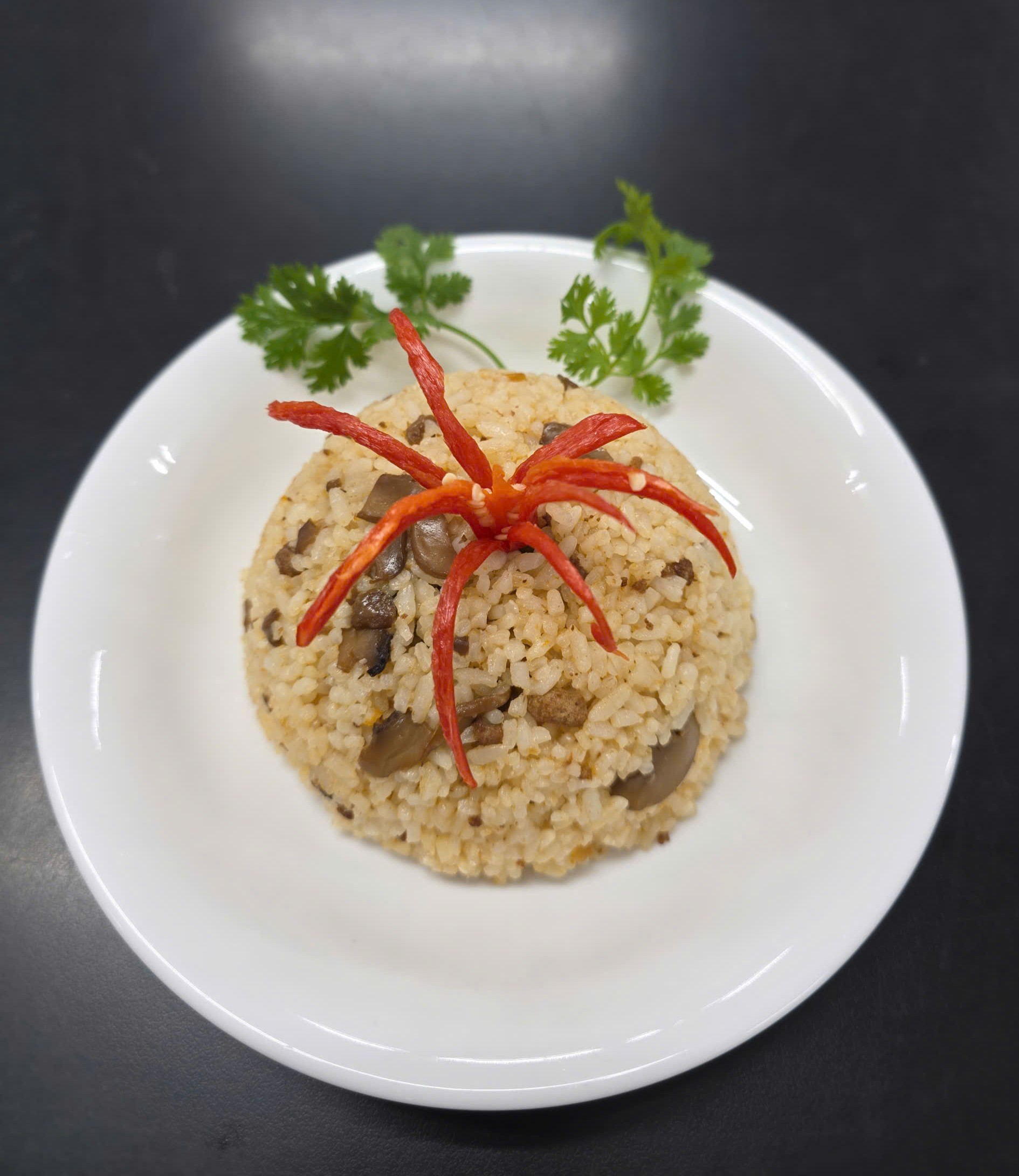 Cơm chiên vị ngọt thị heo và nấm